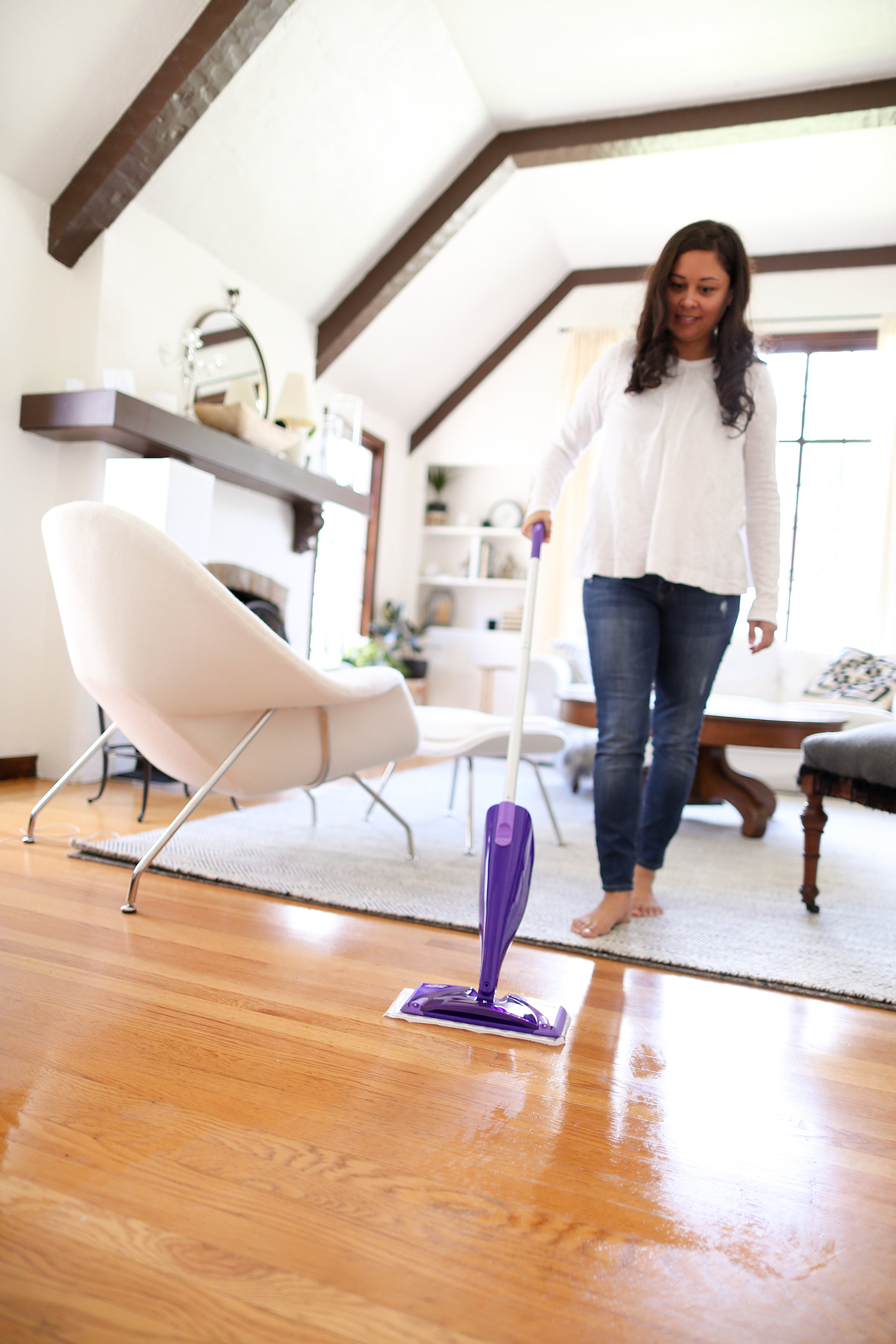 Copy Cat Chic tips & tricks on keeping your new home as clean as the day you moved in. Keep a clean slate by organizing and cleaning with Mr Clean & Swiffer