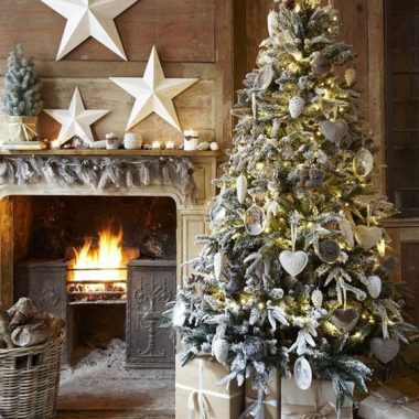 Rustic, warm, metallics and reindeer accents will rule this Yule. Christmas decor favorites from @pier1imports with Copy Cat Chic | Luxe living for less