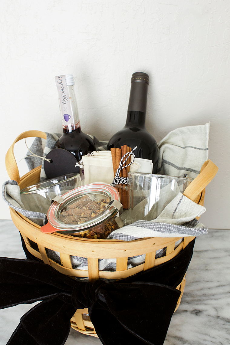 The perfect Christmas for anyone: Mulled Wine Gift Basket for under $50 with @WorldMarket and @CopyCatChic | Luxe living for less budget home holiday decor and design {permalink} #DiscoverWorldMarket #ad #WMAffiliate