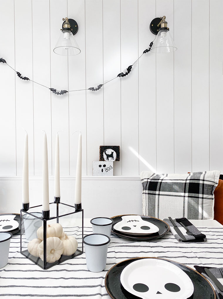A simple and easy Halloween table setting for you last minute Halloween decorators. Modern, simple and clean Halloween aesthetic | Decorate for Halloween on a budget | copycatchic luxe living for less, budget home decor and design, look for less, trends and room designs